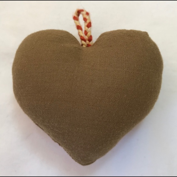 One hand embroidered heart 💕 keychain ornament - Picture 2 of 3